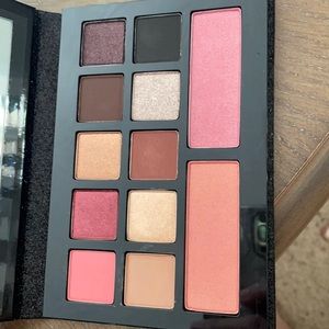 Eyeshadow and Blush Palette-Glam